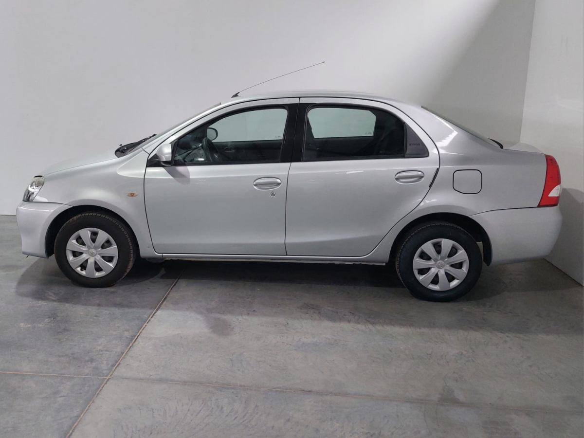 TOYOTA Etios 2014 - foto 1
