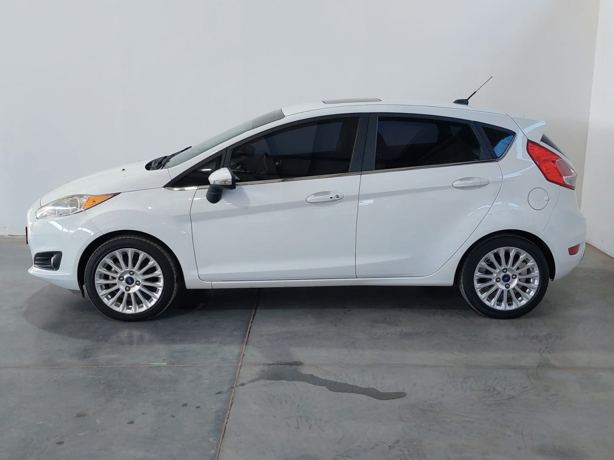 FORD FIESTA 2015 - foto 1